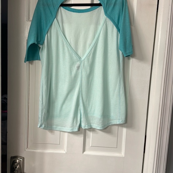 Colorblock Raglan Sleeve Tee - Picture 3 of 3